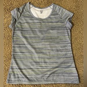 Champion duo, dry size large, short sleeve shirt